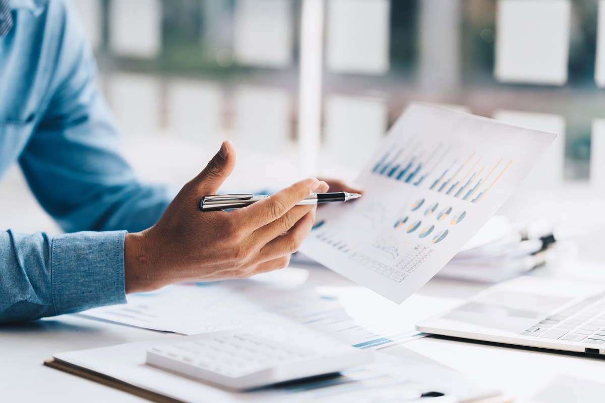 Retail Investors Gain Edge with AI-Powered Trading Tools... hero image