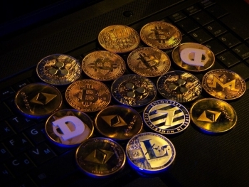 AI Trading Assistants Help New Investors Navigate Complex Markets post related image