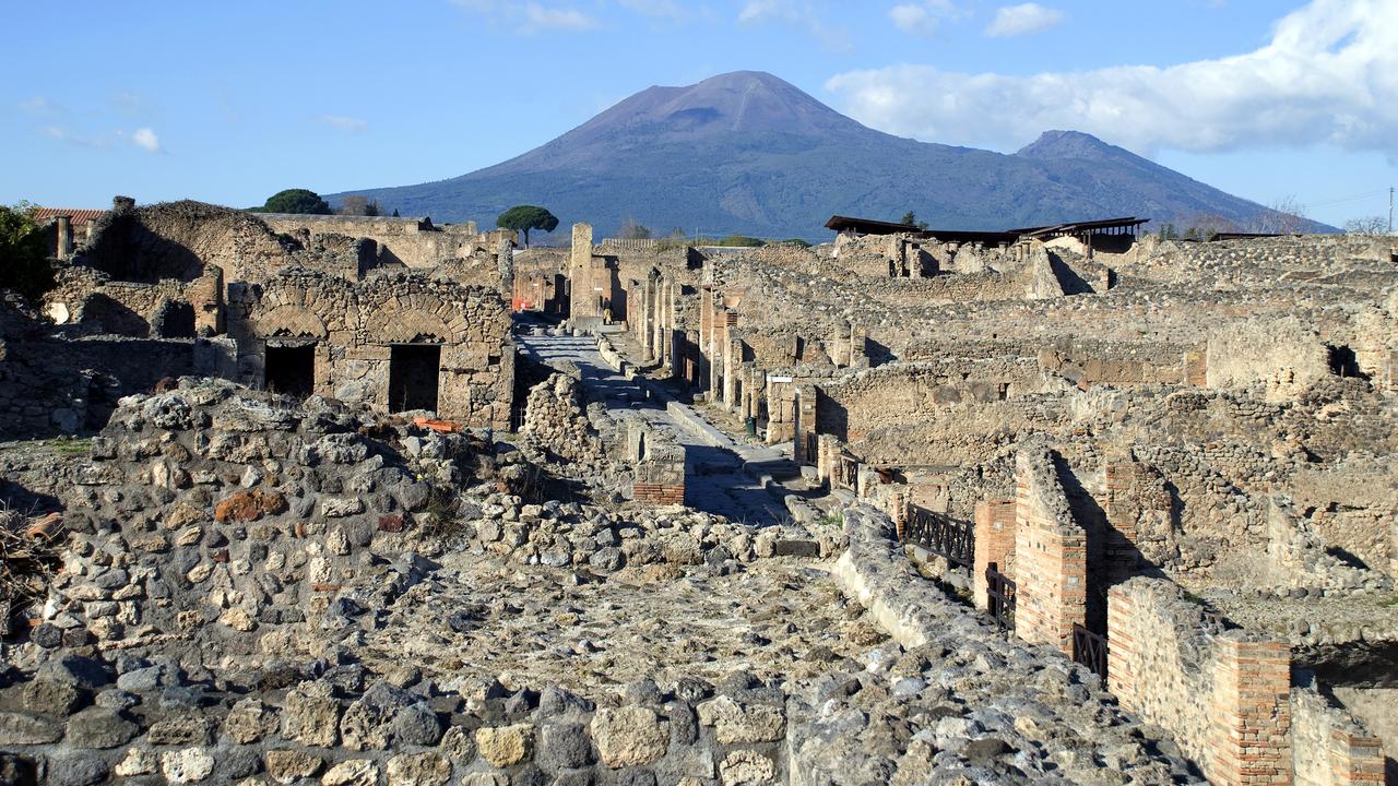 Unearthing the Lost City of Pompeii: A Glimpse into Ancient Roman Life... hero image